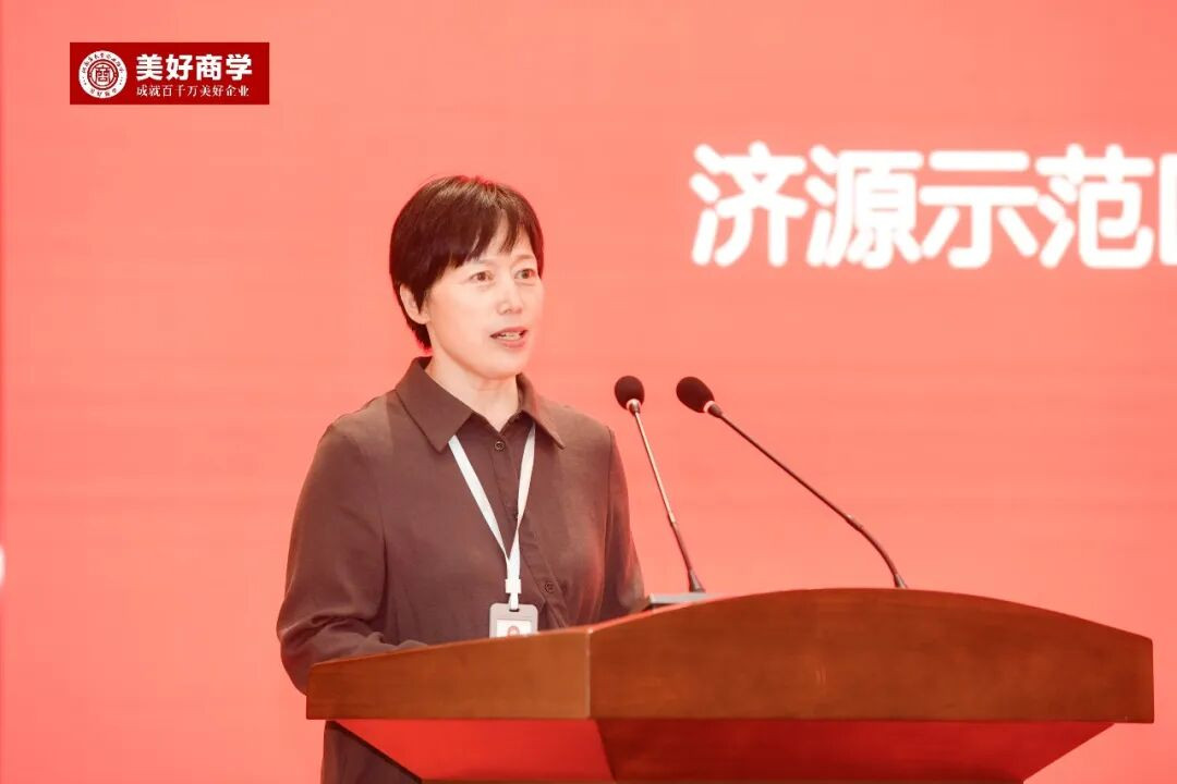 济源产城融合示范区人大工委副主任、济源市人大副主任、市工商联主席董亚丽致辞